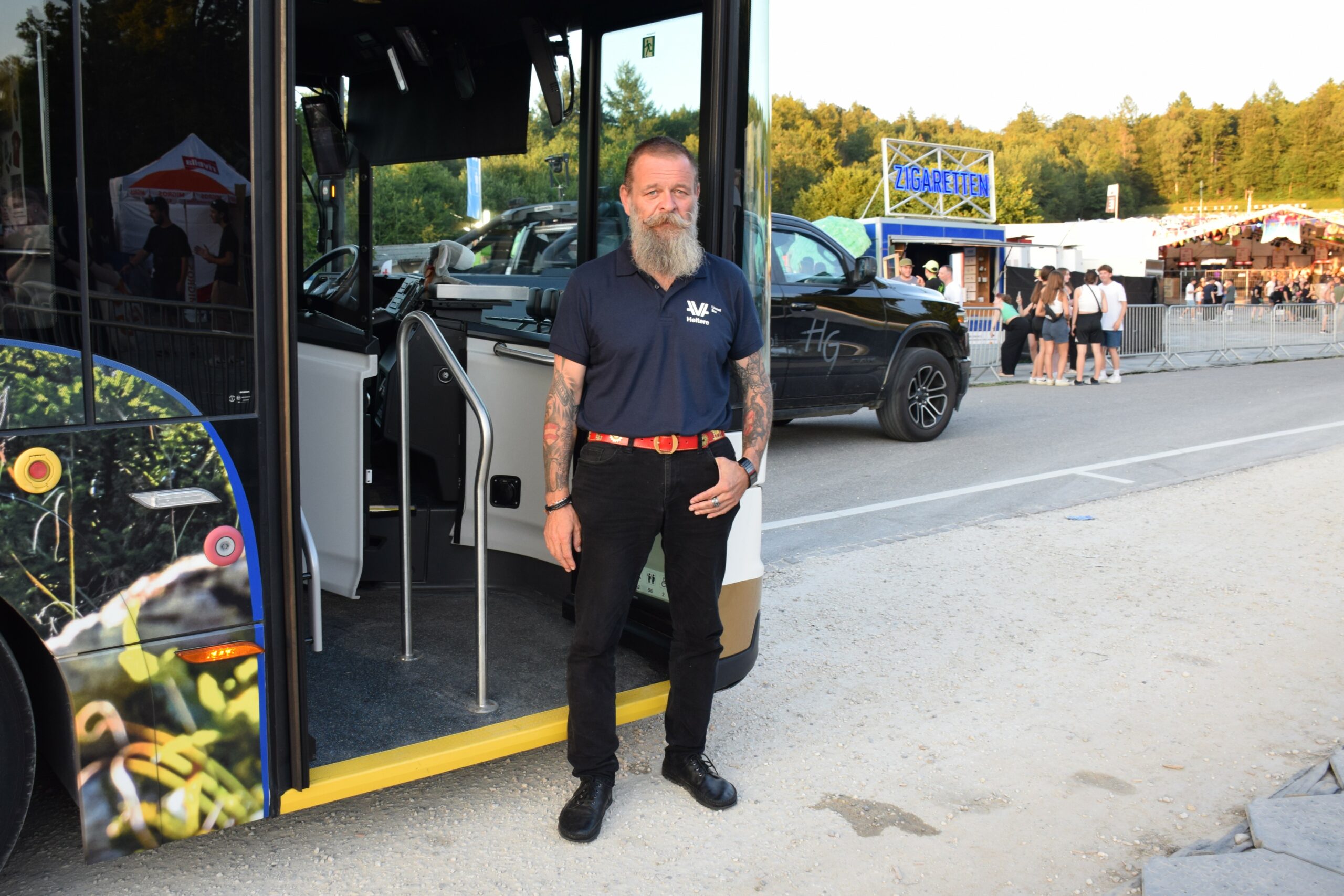 «Wie Ferien» – Shuttlebus-Fahrer «Hamsti» fährt Tausende ans Heitere-Openair